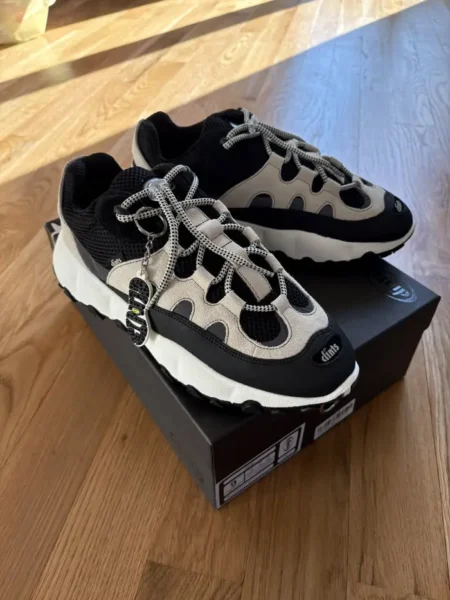 Clints Co TRL Footprint 2.0 Beige Black Low Sneakers Sz 10 Clints Co TRL Footprint 2.0 Beige Black Low Sneakers Sz 10