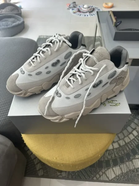Clint’s Inc Oasis Sneakers